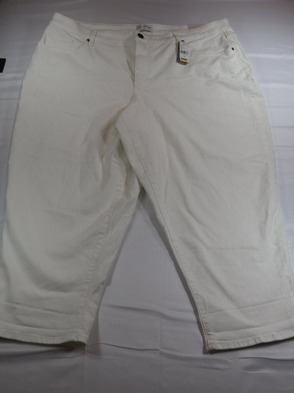 Lane Bryant Mid-Rise Boyfriend Capri White Size 22 New with Tags